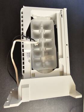 11024619 Bosch Oem / Thermador Refrigerator Ice Maker Assembly - New In Box