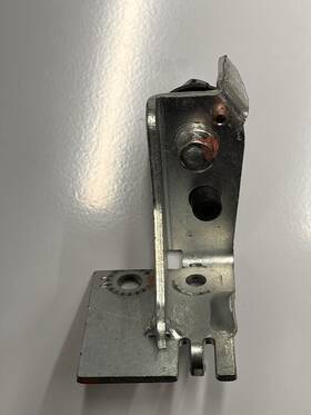 241918001 Electrolux Refrigerator Right Lower Hinge Bracket