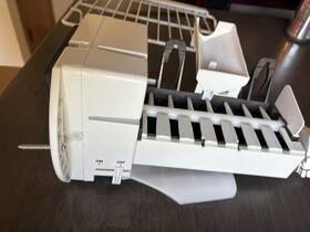 Gss25gmhlces Ge Fridge Model Refrigerator Ice Maker. Genuine Oem Gss25gmhlces Ge Fridge Model Refrigerator Ice Maker. Genuine Oem