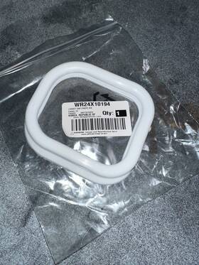 Wr24x10194 Ge Genuine Refrigerator Ice Chute Cap Gasket / Seal - Clean