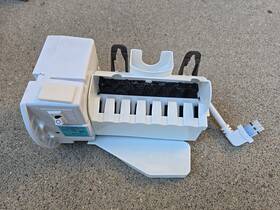 Wr30x28693 Ge Refrigerator Icemaker