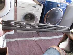 Wr74x204 Ge / Kenmore Refrigerator Toe Kickplate Grille