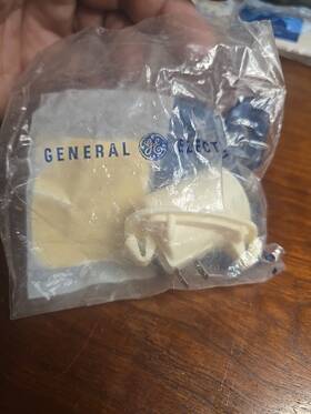 Wr2x8005 General Electric Genuine Oem Refrigerator Lamp Socket Assembly 9e3 Wr2x8005 General Electric Genuine Oem Refrigerator Lamp Socket Assembly 9e3