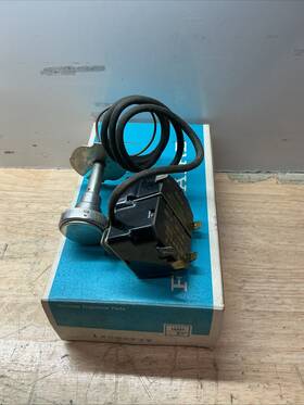 Hb3-52-53 Robertshaw 633747 Genuine Oem Frigidaire Thermostat New Old Stock