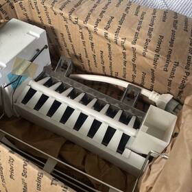 7002736 Sub-zero Refrigerator Icemaker Assembly #7002736 Open Box Never Used Oem