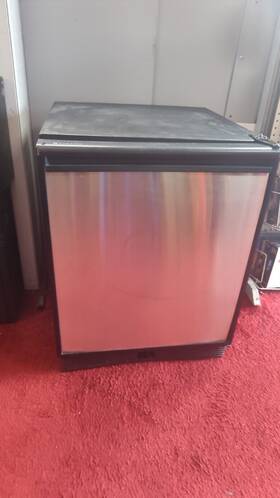 Rln-29rb-00 U-line Uln-29rb-00 Refrigerator Or Freezer 3.3 Cubic Ft. Model Black And Silver