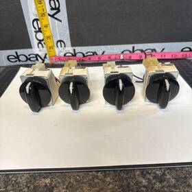 Rf36lxps0 Whirlpool Range Top Burner Switches With Knobs Two 3148951 And 3148954