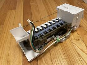 W11542785 Whirlpool Ice Maker Assembly White