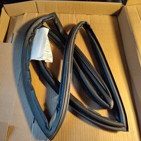 Wpw10436253 Whirlpool Freezer Door Gasket Black By Used