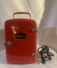 Frigidaire 6-CAN Mini Retro Beverage Fridge Red,. Fixed Price $28.96.